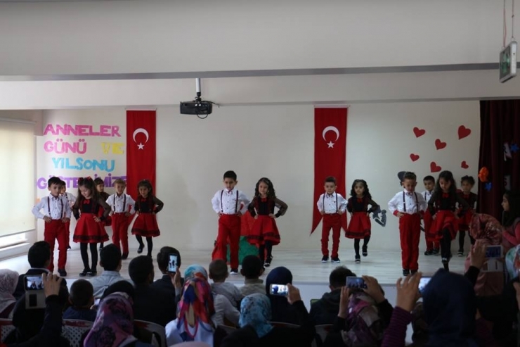 Öğrencilerin Bayrak Sevgisi Duygulandırdı