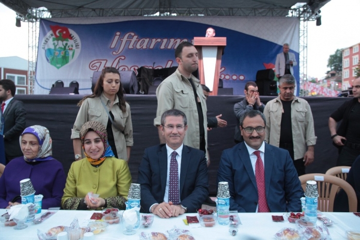 Bakan Canikli: “40 Milyon Kişinin Turist Olarak Ziyaret Ettiği Bir Ülkenin Ekonomisini Çökertemezsiniz”