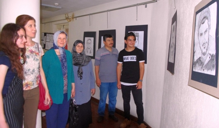 Ödemiş’te İki Liseli Öğrenciden Resim Sergisi