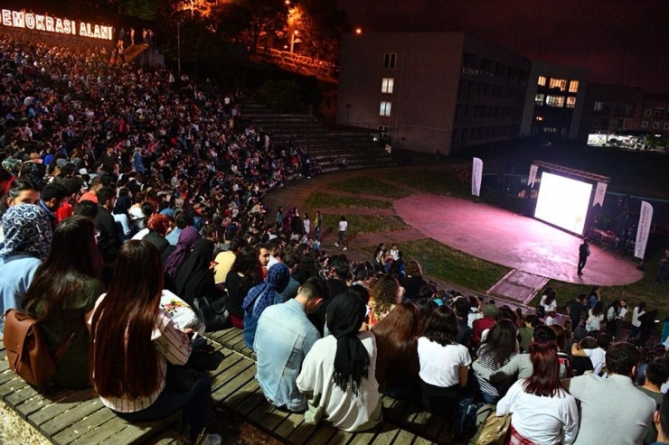 Ktü’lü Öğrenciler ’Açık Hava Sineması’nda Buluştu