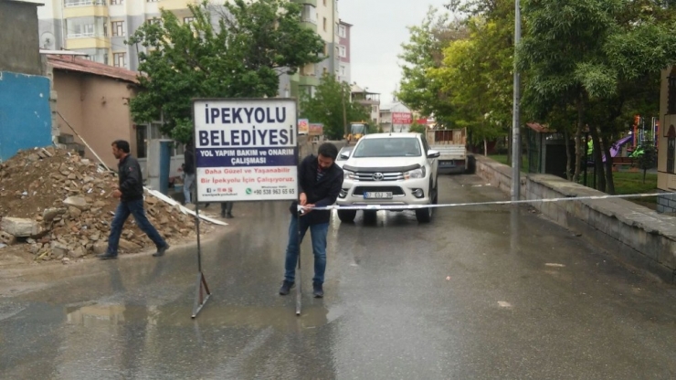 İpekyolu’nda Yol Hamlesi Devam Ediyor