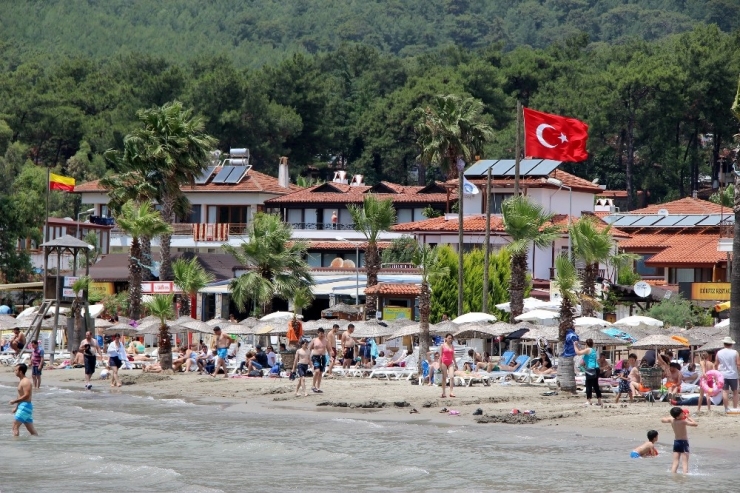 Akyaka Günübirlik Tatilci Akınına Uğradı