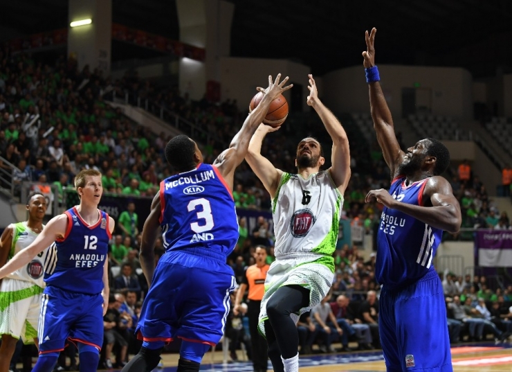 Tahincioğlu Basketbol Süper Ligi Play-off: Tofaş: 91 - Anadolu Efes: 63