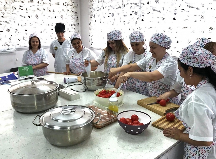 Bucalı Kursiyerlerden Ramazan Sofralarına Muhteşem Lezzetler