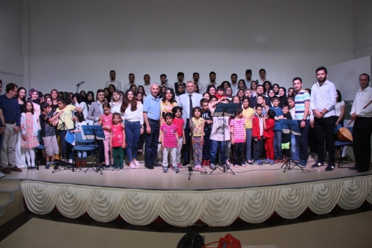 Üniversite Öğrencilerinden Sevgi Evleri’nde Türkü Dinletisi