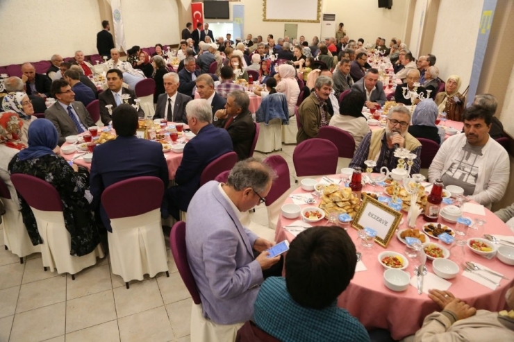 Kırım Tatarları İftarda Buluştu