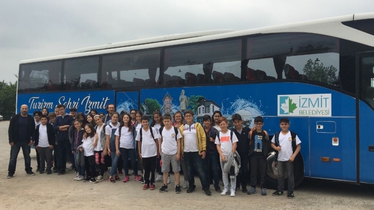 İzmit Belediyesi 5 Bin Öğrenciyi Bursa’ya Götürdü