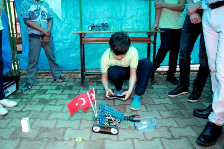 Öğrenciler Buluşlarını Sergiledi