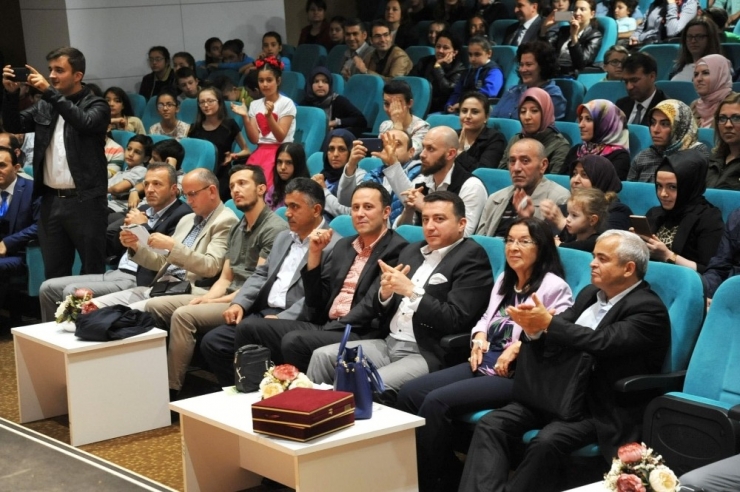 Bozüyük’te "Okuyorum Değerime Sahip Çıkıyorum" Projesinin Ödülleri Verildi