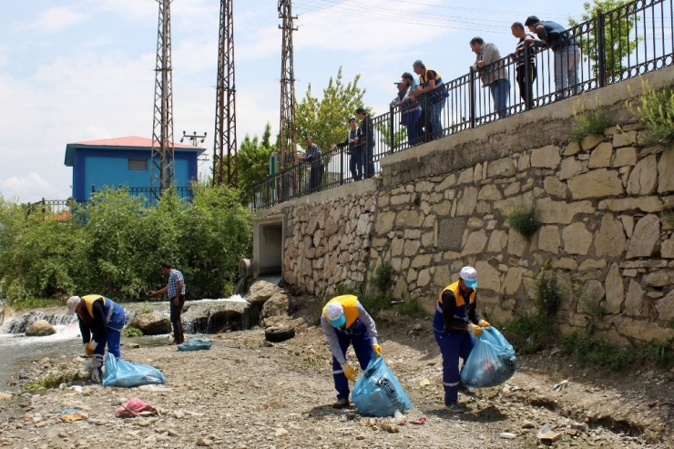 Tuşba Belediyesinden İnci Kefali İçin Temizlik Çalışması