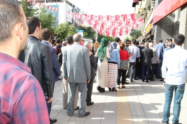 Van’dan Cumhurbaşkanı Erdoğan’ın Seçim Kampanyasına Bağış Desteği