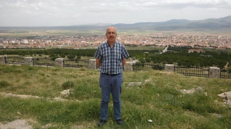 Emirdağlı Şair Ulvi Yürük’ten ’Emirdağ Şiirleri Antolojisi’