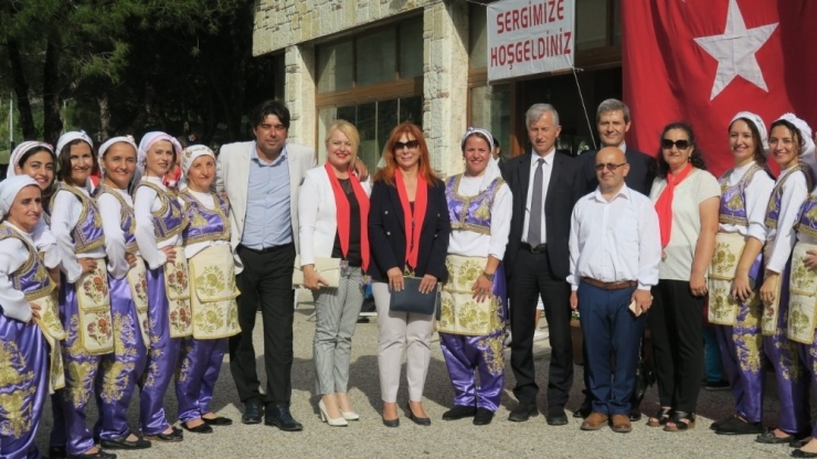 Foça Halk Eğitim Merkezinden Yıl Sonu Sergisi