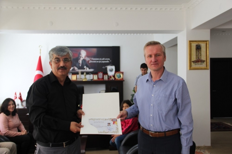 Kaymakam Türkiye Birincisini Ödüllendirdi
