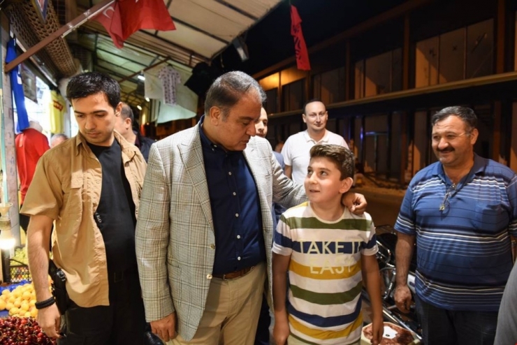 Vali Tekinarslan’dan İftar Sonrası Çarşı Gezisi