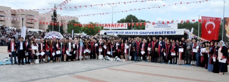 Fen-edebiyat Fakültesi Mezuniyet Töreninde Coştu