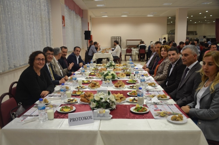 Şeyh Edebali Üniversitesi’nden İftar Yemeği