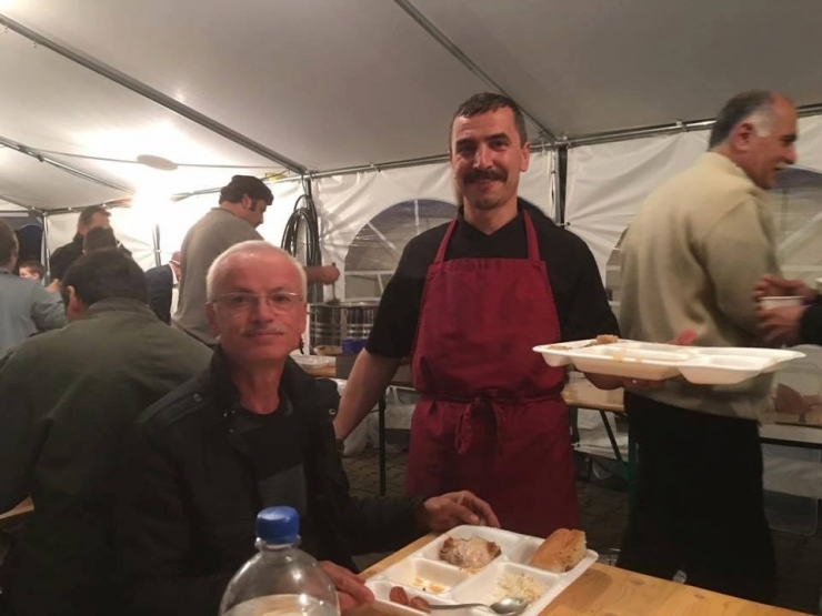 Almanya’da İftar Sofralarının Vazgeçilmez Aşçıları Oldular