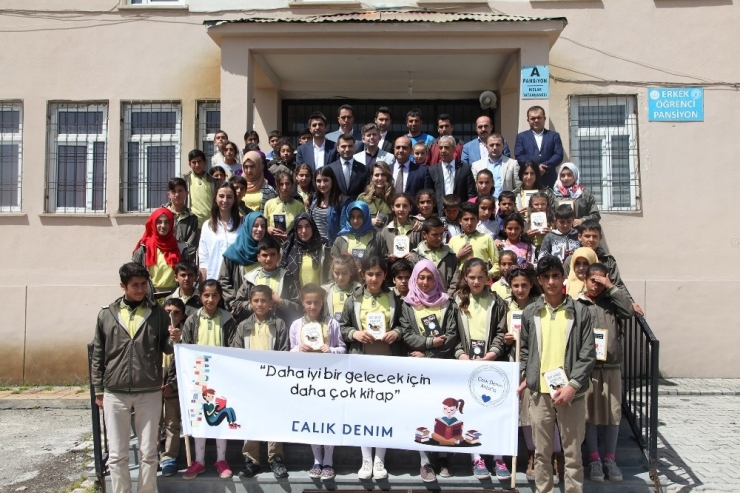 Çalık Holding’ten Ahlatlı Öğrencilere Kitap Desteği