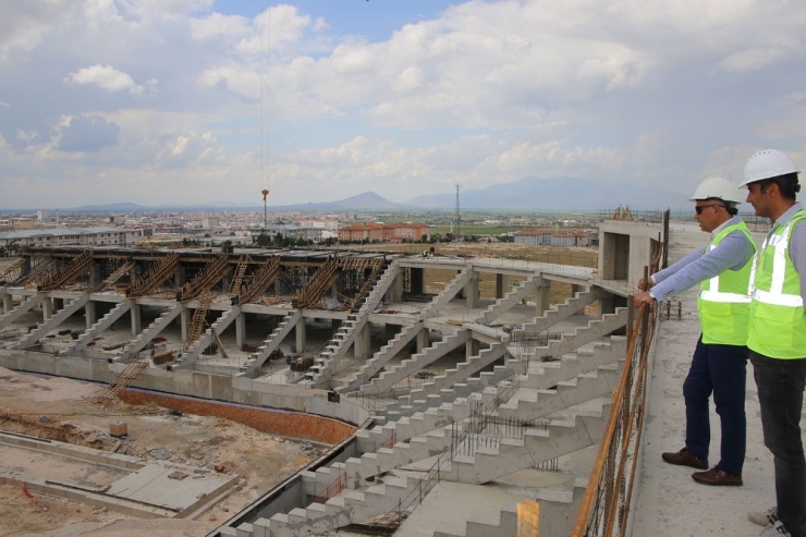 Başkan Çalışkan, Yeni Stadyum İnşaatında İncelemelerde Bulundu