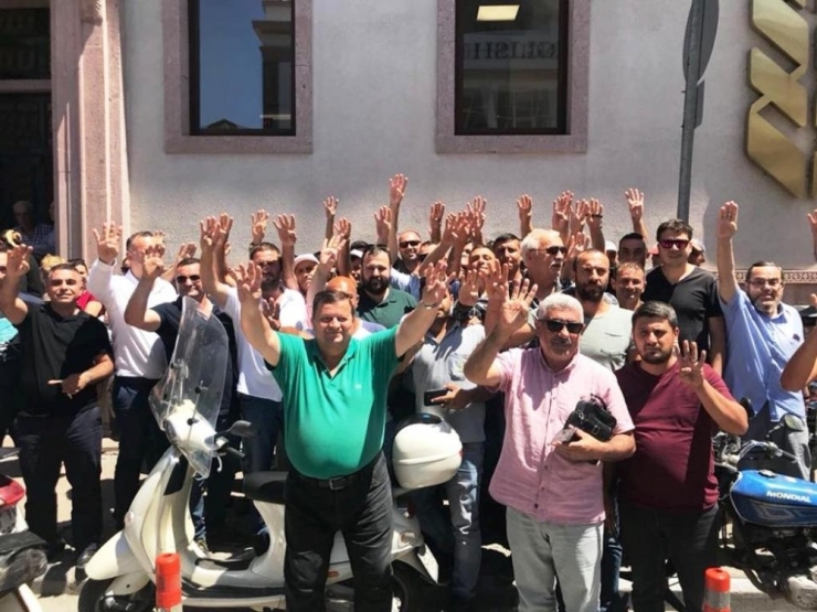 Ayvalık’ta Ak Partililerden Cumhurbaşkanı Erdoğan İçin Uzun Banka Kuyruğu