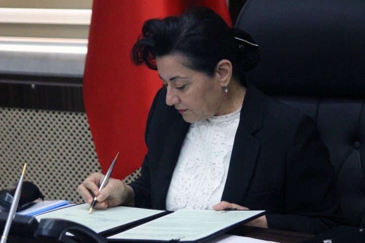 Hayırsever İş Adamı Arsasını Eğitim İçin Bağışladı