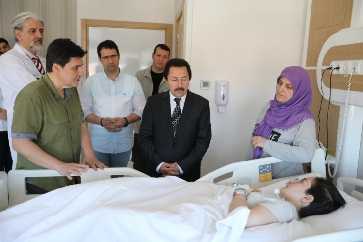 Vali Balkanlıoğlu’ndan Kök Hücre Nakli Bekleyen 18 Yaşındaki Gence Destek