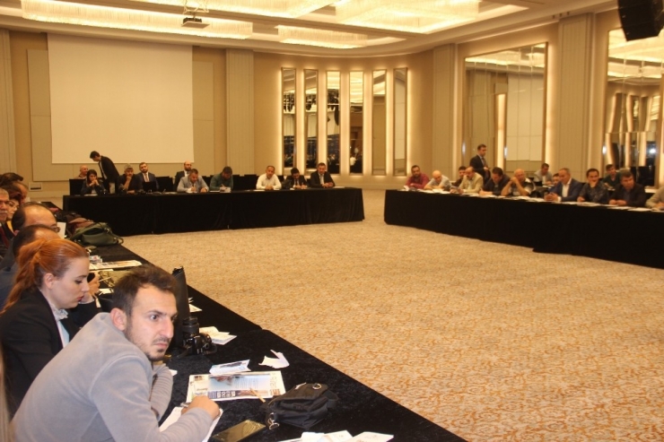 Bakan Özhaseki: "Hdp’nin Barajı Aşacağı Kanaatinde Değilim"