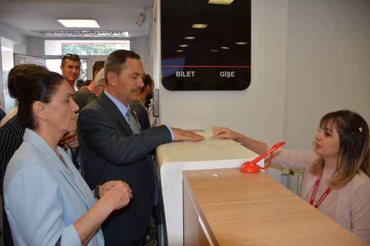 Başkan Uysal Partililerle Cumhurbaşkanı Erdoğan’a Bağış Yaptı