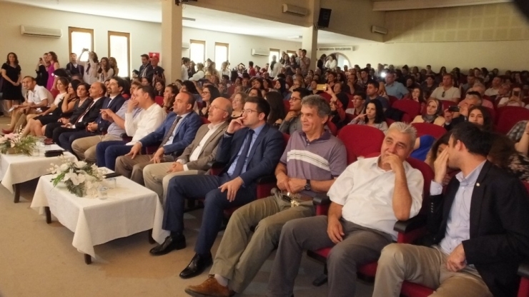 Balıkesir’de Liseliler Hababam Sınıfı Gibi Uğurlandılar