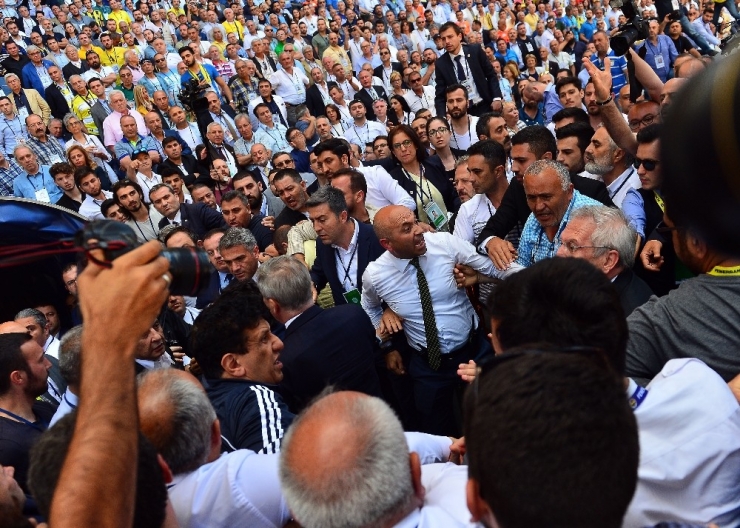 Ali Koç’un Konuşması Sırasında Gerginlik Yaşandı