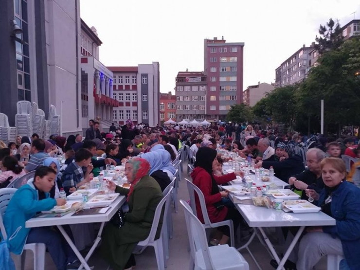 İhh’dan Eskişehir Halkına İftar