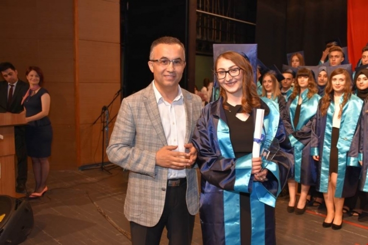 Akıllı Okul İkinci Mezunlarını Verdi