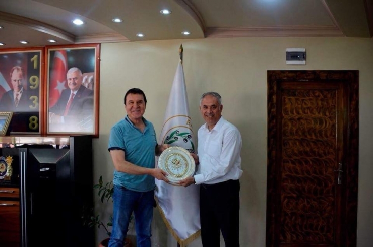 Sanatçı Mithat Körler Başkan Yaman’la Bir Araya Geldi