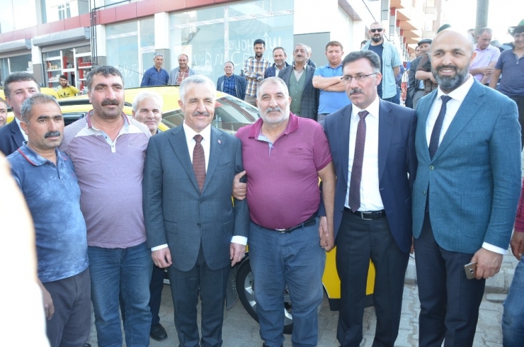 Bakan Arslan, Iğdır’da Esnaf Ziyaretinde Bulundu