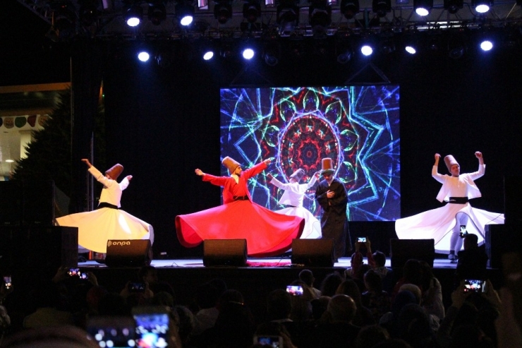 Fasl-ı Şahane’de Semazen Gösterisi