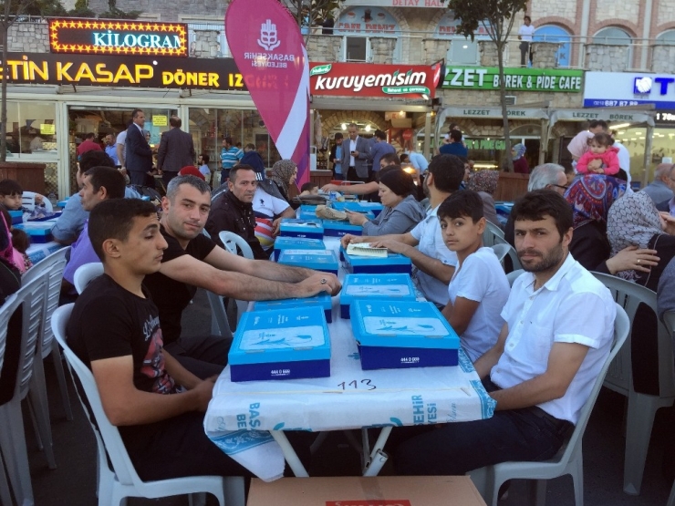 Başakşehir’de 15 Bin Kişi İftar Sofrasında Buluştu
