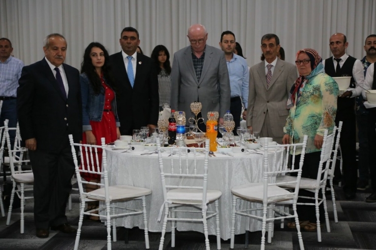 Kazım Kurt İftarda Şehit Ve Gazi Ailelerini Ağırladı