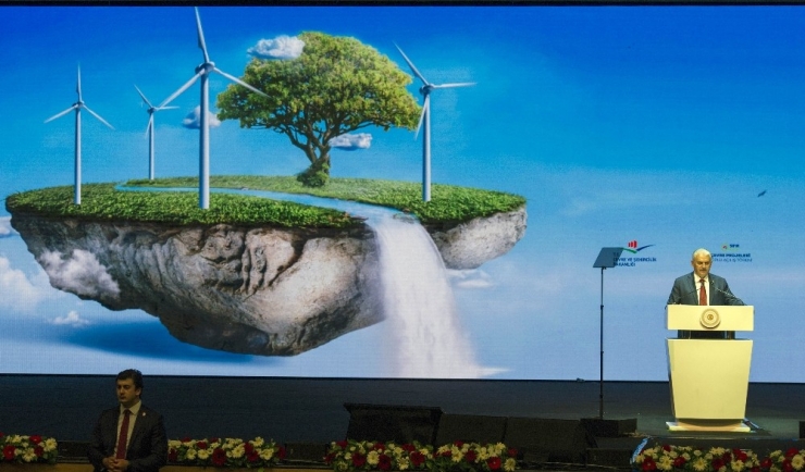 Başbakan Yıldırım: “İstanbul-edirne Hızlı Treni İçin Kazmayı Vuruyoruz”