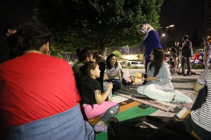 Bakan Sarıeroğlu, Piknikçilerin Sofrasına Konuk Oldu