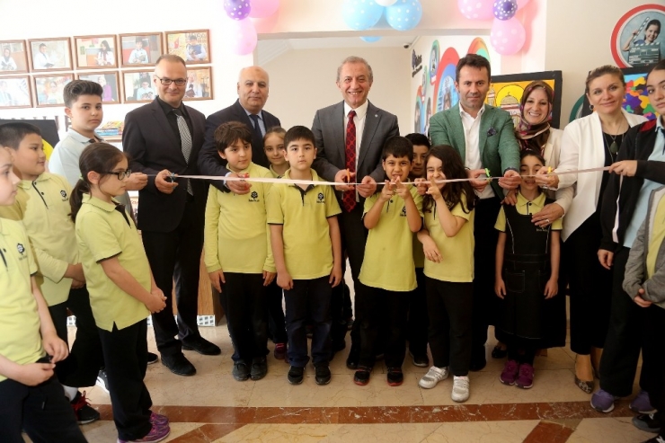 İhlas Koleji Öğrencileri Resim Sergisi Açtı