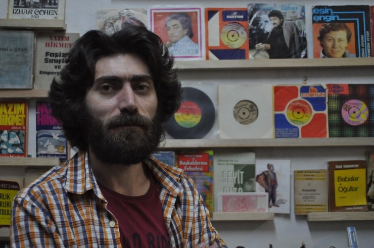 Aradığını Bulamayan Sahaflara Yöneliyor