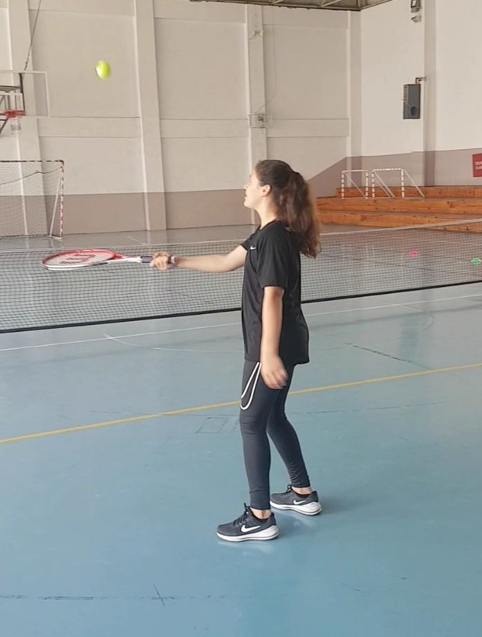 Burhaniye’de Tenis Dersleri Başladı