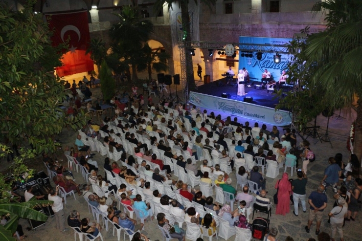 Kuşadası’nda Hale Yamener Konseri