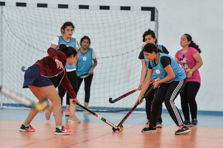 Muratpaşa’dan Hokey Turnuvası