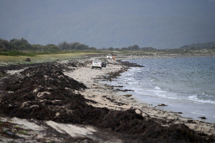 Avustralya’da Konteyner Yüzünden Kıyıya Atıklar Vurdu