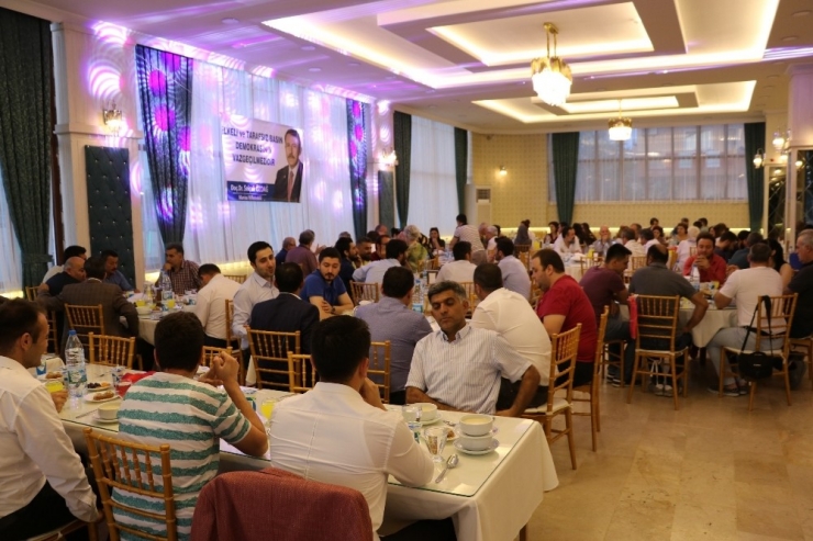 Ak Parti’li Özdağ, Özdağ, Basınla İftarda Buluştu