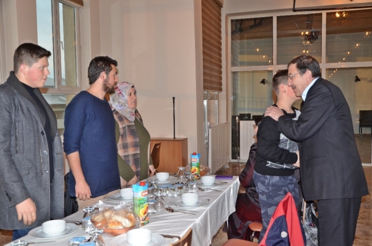 Başkan Bulutlar, Şehit Ailelerine İftar Yemeği Verdi