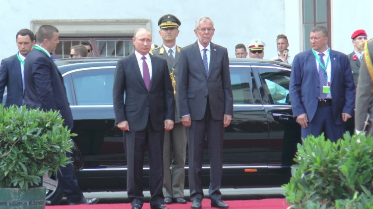 Putin, Avusturya’da Resmi Törenle Karşılandı
