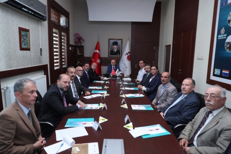 Vali Çakacak, Siyasi Parti İl Başkanları İle Bir Araya Geldi